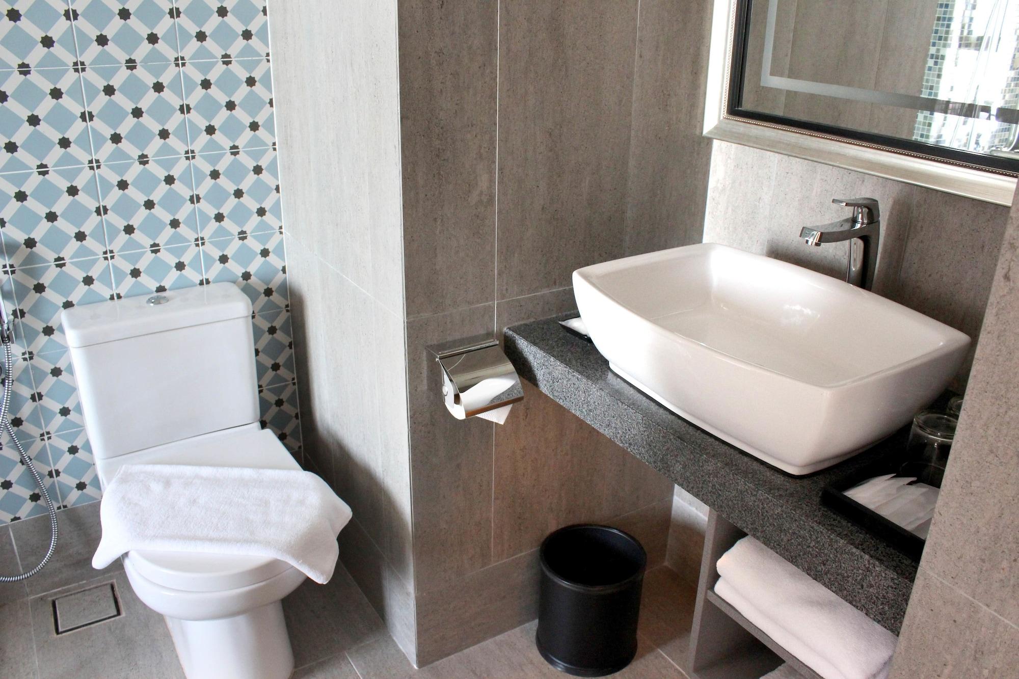 Hatten Place Melaka Kültér fotó Bathroom